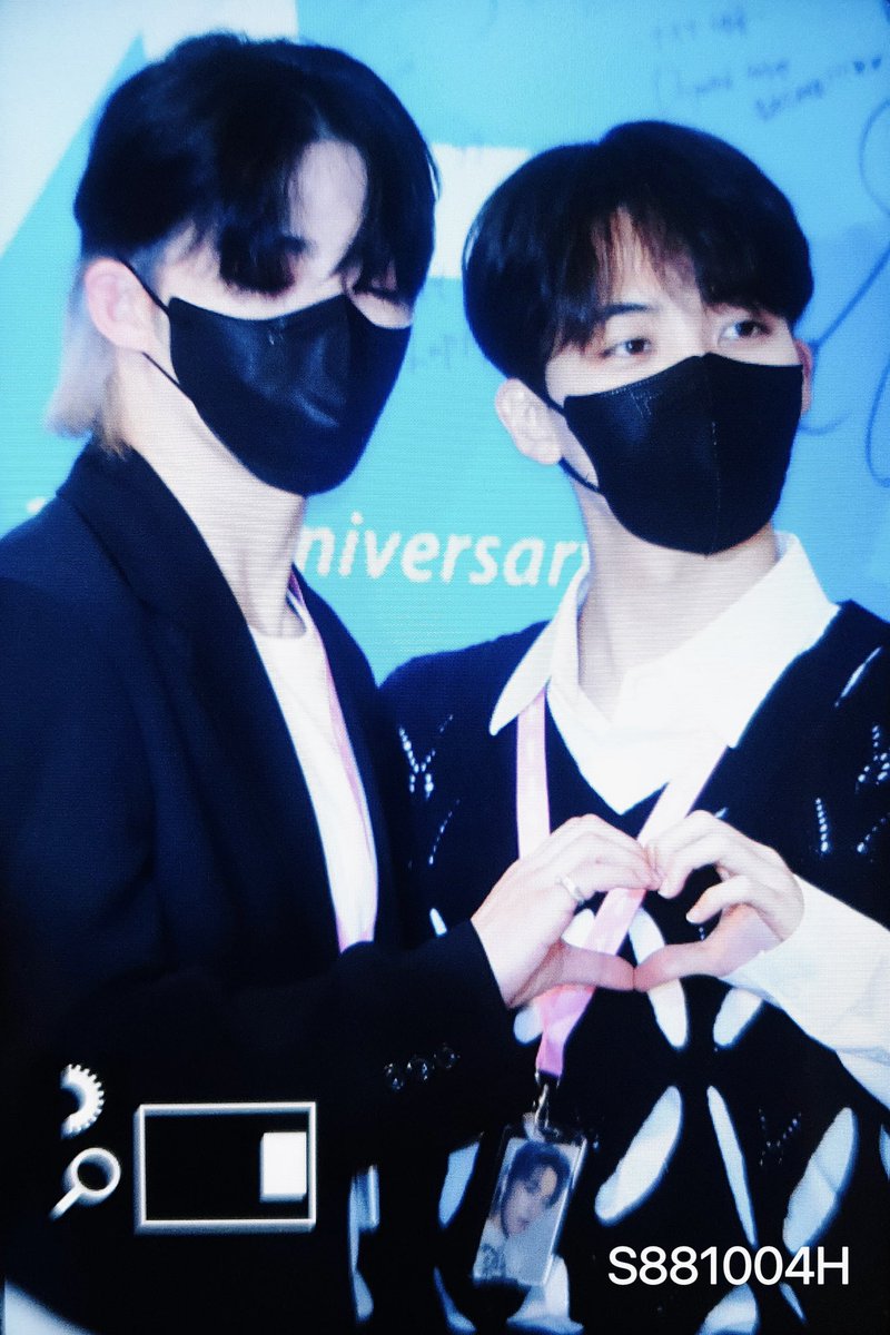 s881004h's tweet photo. 220426 디페스타 ❤️하트
#SEVENTEEN #세븐틴         #SVT_Darling   #에스쿱스 #승철 #SCOUPS #JEONGHAN #정한 @pledis_17 https://t.co/sKW2ksGhLe