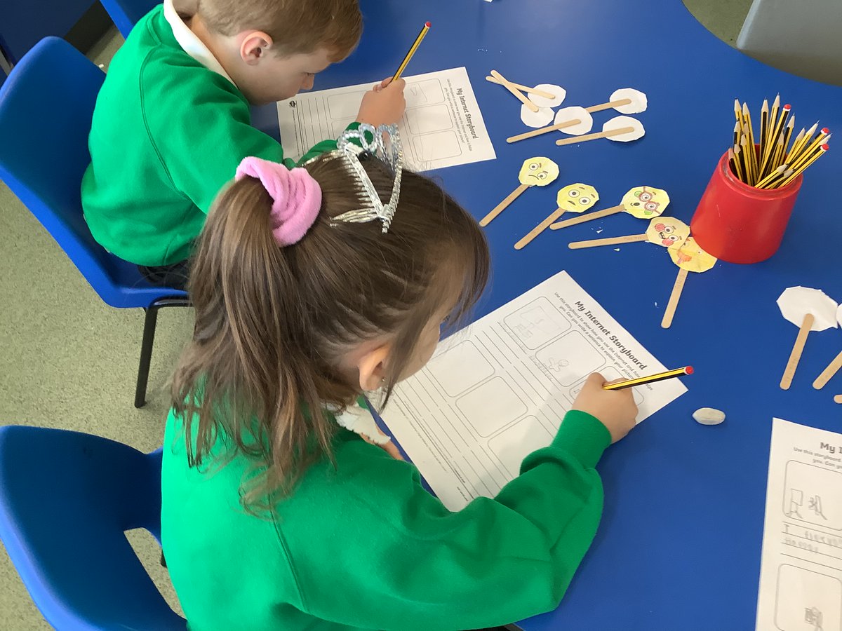 StDavidsCiWPrm's tweet photo. Dosbarth Ely (Year 2) have been creating emoji sticks to understand and explain their feelings they experience using digital devices #stdavidsciwDigital https://t.co/tZHVWvus3h
