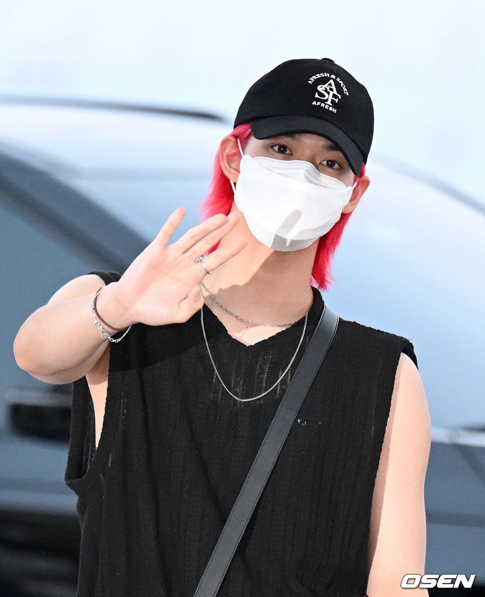 baejinyoung_sg's tweet photo. 220426 ICN 🛫
— #배진영 #裴珍映 #baejinyoung #CIX #씨아이엑스 #complete_in_X https://t.co/9qhJihd983