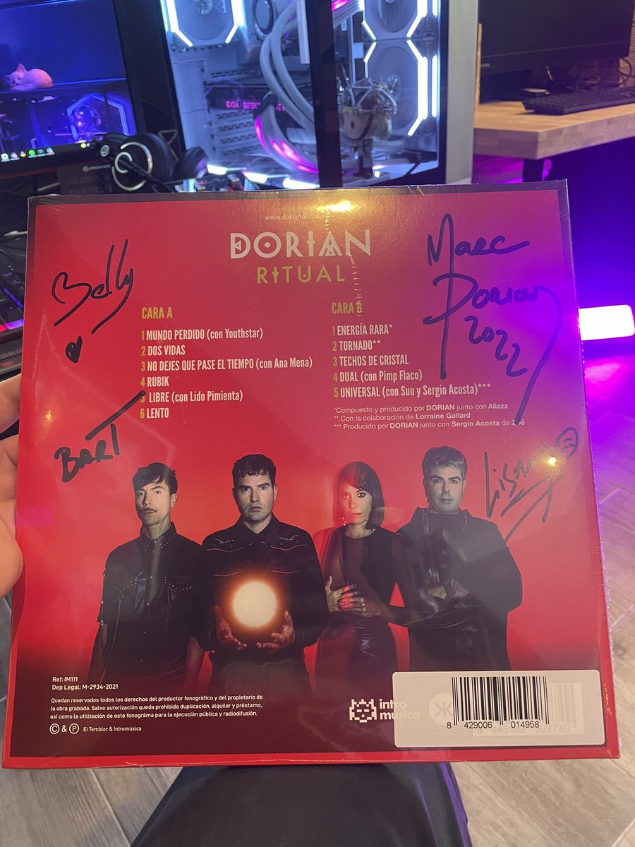 Yumland's tweet photo. Regalo sorpresa de @Ernestain 😍😍 ya me han alegrado el día @Dorian_Oficial https://t.co/1dBvGAGTIg