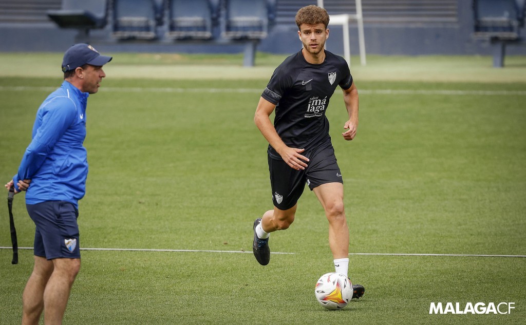 Málaga CF (@malagacf) on Twitter photo 📸 Training Day!!
🆕 <a href="/Victorolmo10/">Victor Olmo</a>
🆕 @AlQuintana_6
Info 👉 bit.ly/3ELZLBA
#Martes #LaRosaleda #ATMalagueño 📸 Training Day!!
🆕 <a href="/Victorolmo10/">Victor Olmo</a>
🆕 @AlQuintana_6
Info 👉 bit.ly/3ELZLBA
#Martes #LaRosaleda #ATMalagueño