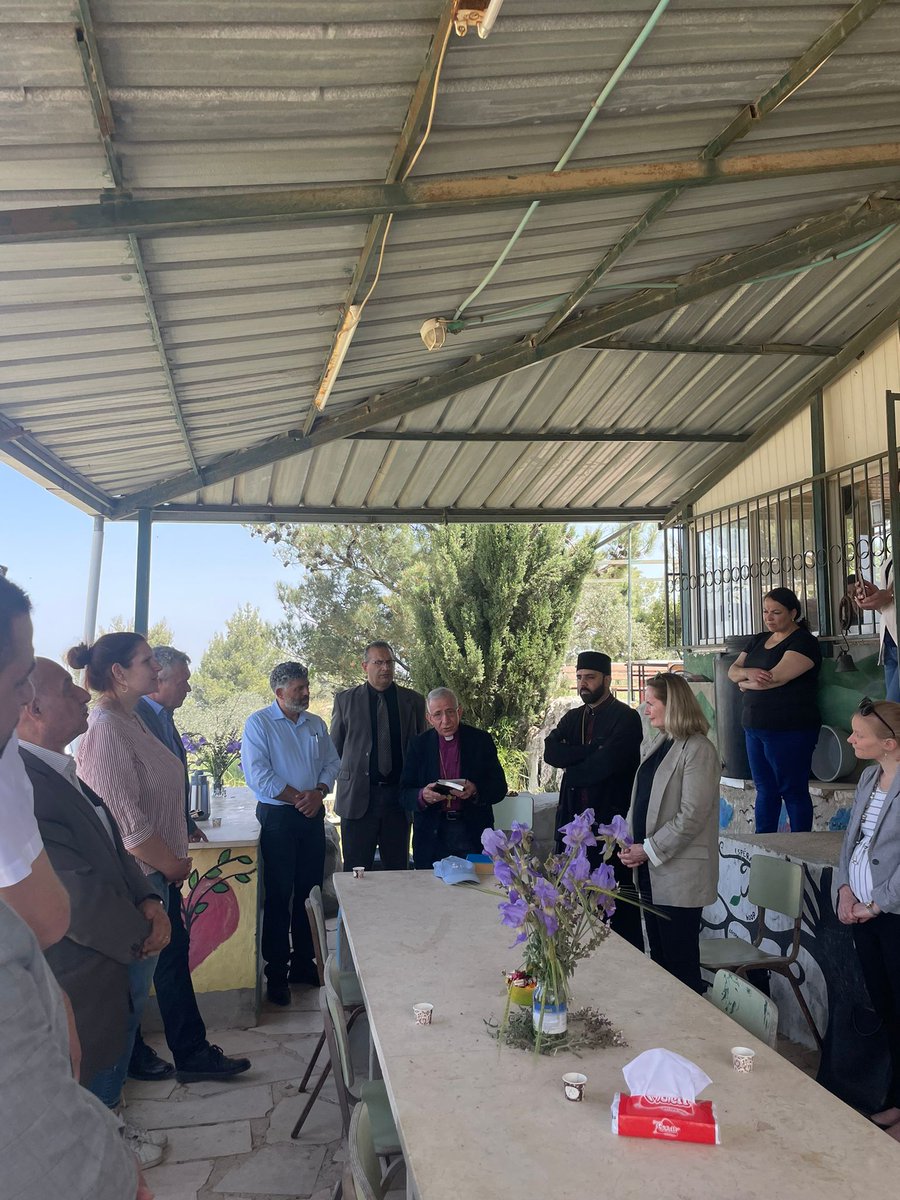 UKinJerusalem's tweet image. The Nasser family hosted Consul General @Diane_Corner &amp;amp; US, Canadian &amp;amp; European diplomats plus church leaders at @TentOfNations. The family advocate the Christian values of peace &amp;amp; forgiveness despite facing ongoing threat of demolition &amp;amp; eviction #werefusetobeenemies
