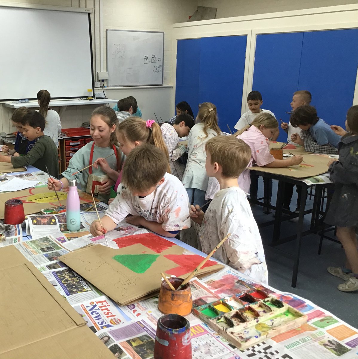 ClaphamTerrace1's tweet photo. Roman Day in Year 3 and 4 has progressed to painting their shields. #history #RomanShields https://t.co/Tf766BfQlo