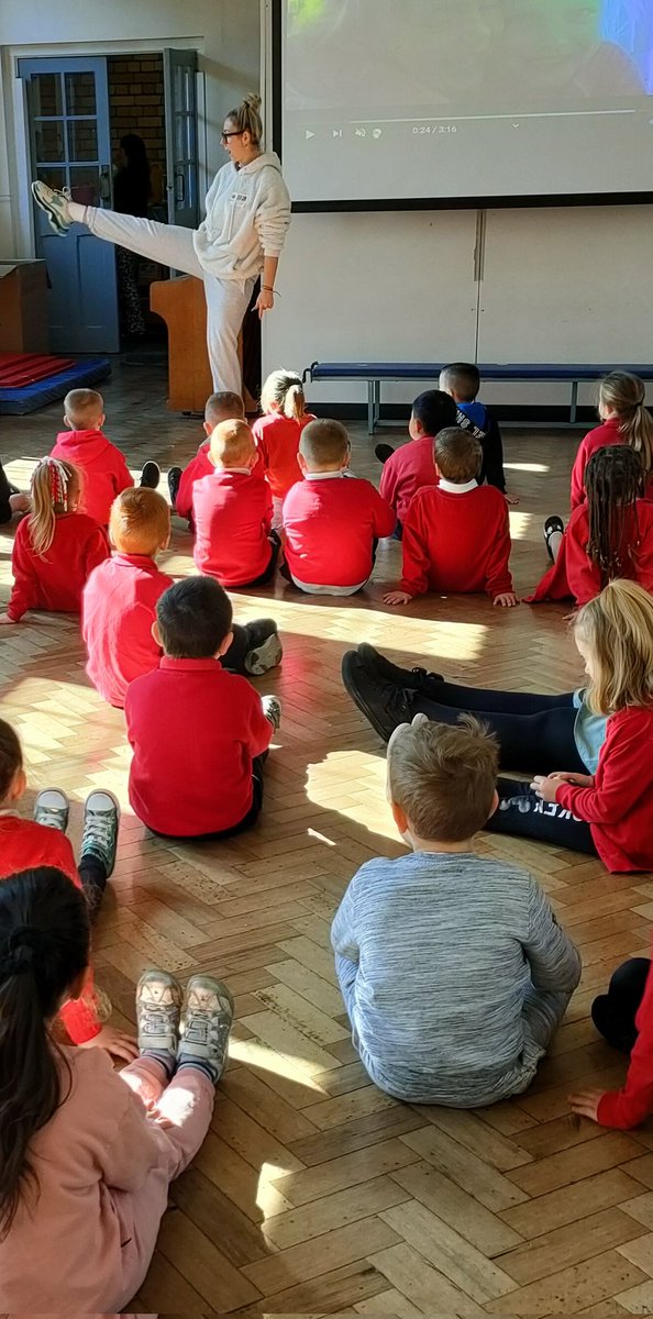 BubsyTownhill's tweet photo. Another great morning with Katy's School of Dance. Excellent listening skills shown and the children have worked hard to follow the routine. Well done boys and girls 👍 Ardderchog ❤️💃🕺🪩 #tcsreception #TCSEA https://t.co/uAXty205W6