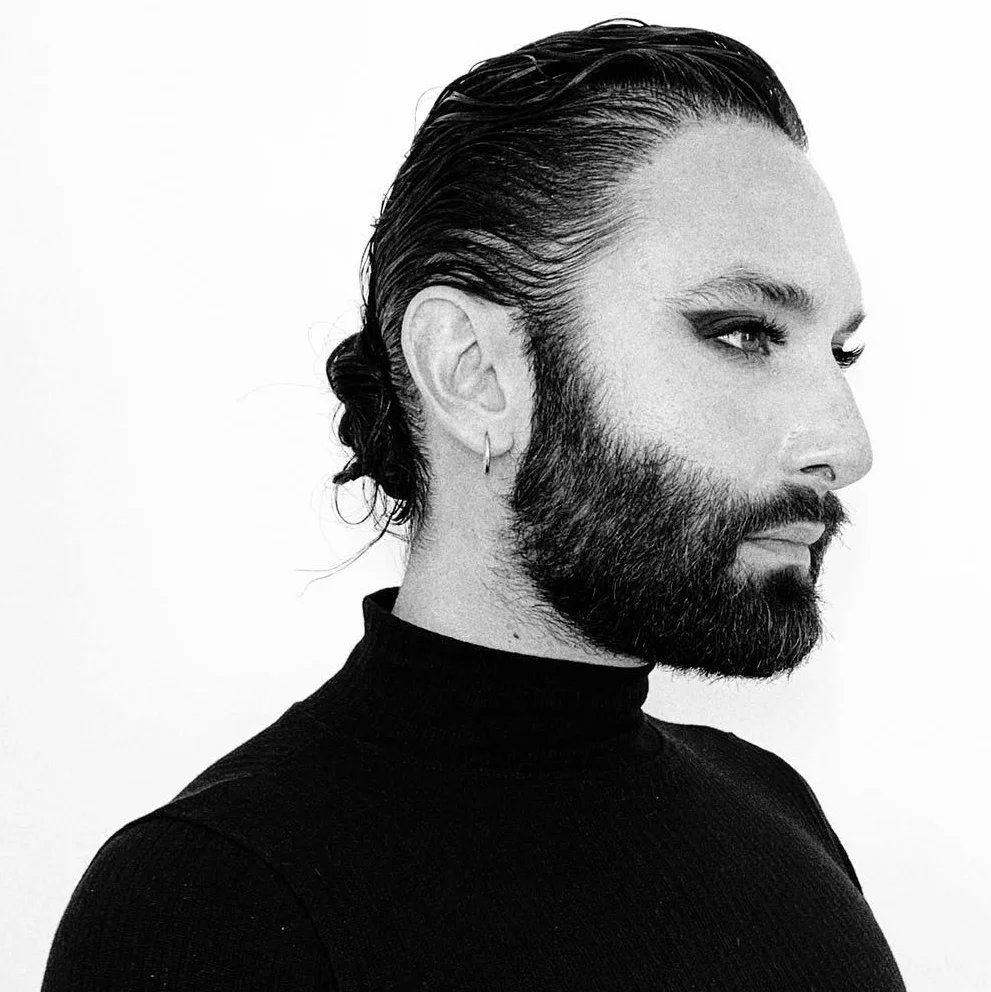 ConchitasWG's tweet photo. #Repost
@ConchitaWurst
the hepburn 🐈‍⬛
Hair @rosskwan 
styled by @jpheg 
content @rosskwan
#conchitawurst #conchita #WURST #tomneuwirth #artist #singersongwriter #entertainer #fashion #eurovision #fromviennawithlove #truthovermagnitude #albums 
🌍 https://t.co/EQ32vvsJKU https://t.co/9J8REDNyWs