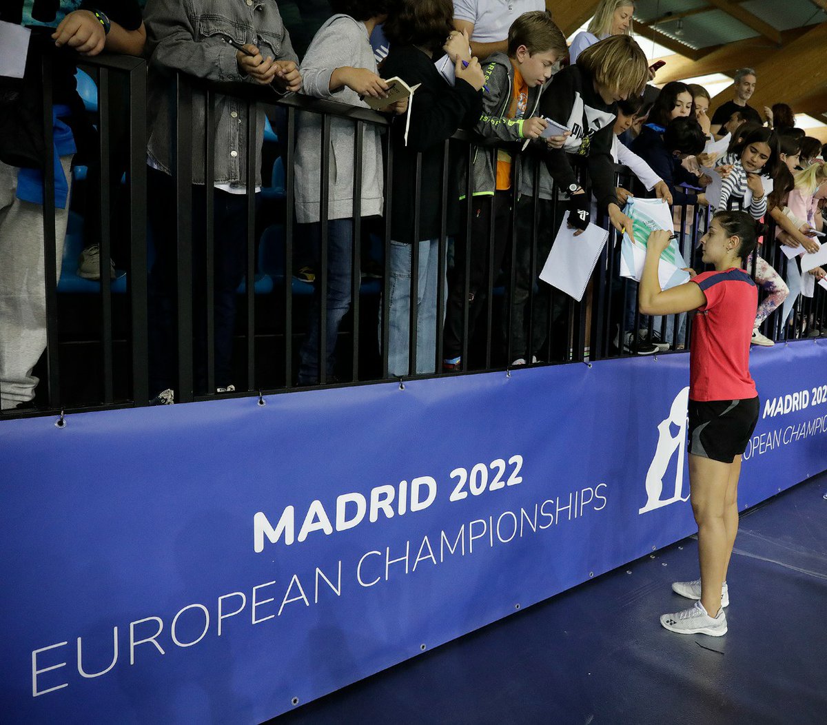 Un nuevo camino comienza 🏸
A new journey begins 🐺

⏰ 19.40 (🇪🇸) @Madrid22EBC
📍 Polideportivo Gallur (entrada libre) 
📺 youtube.com/user/Badminton…

#PuedoPorquePiensoQuePuedo