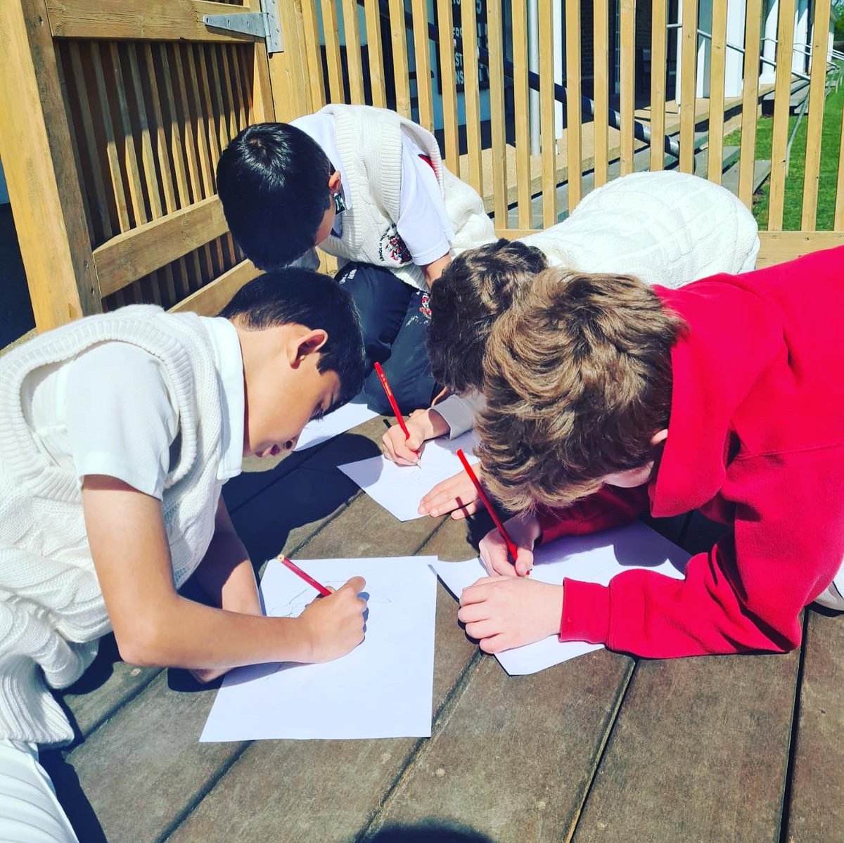 ArnoldHouseSch's tweet photo. Making the most of the sunshine and our outdoor space at Canons Park, boys in Year 4 led a drawing club this morning! #prepschoolactivities #drawingclub #arnoldhouseschool #canonsparkactivitycentre https://t.co/I5IxUsyBdk
