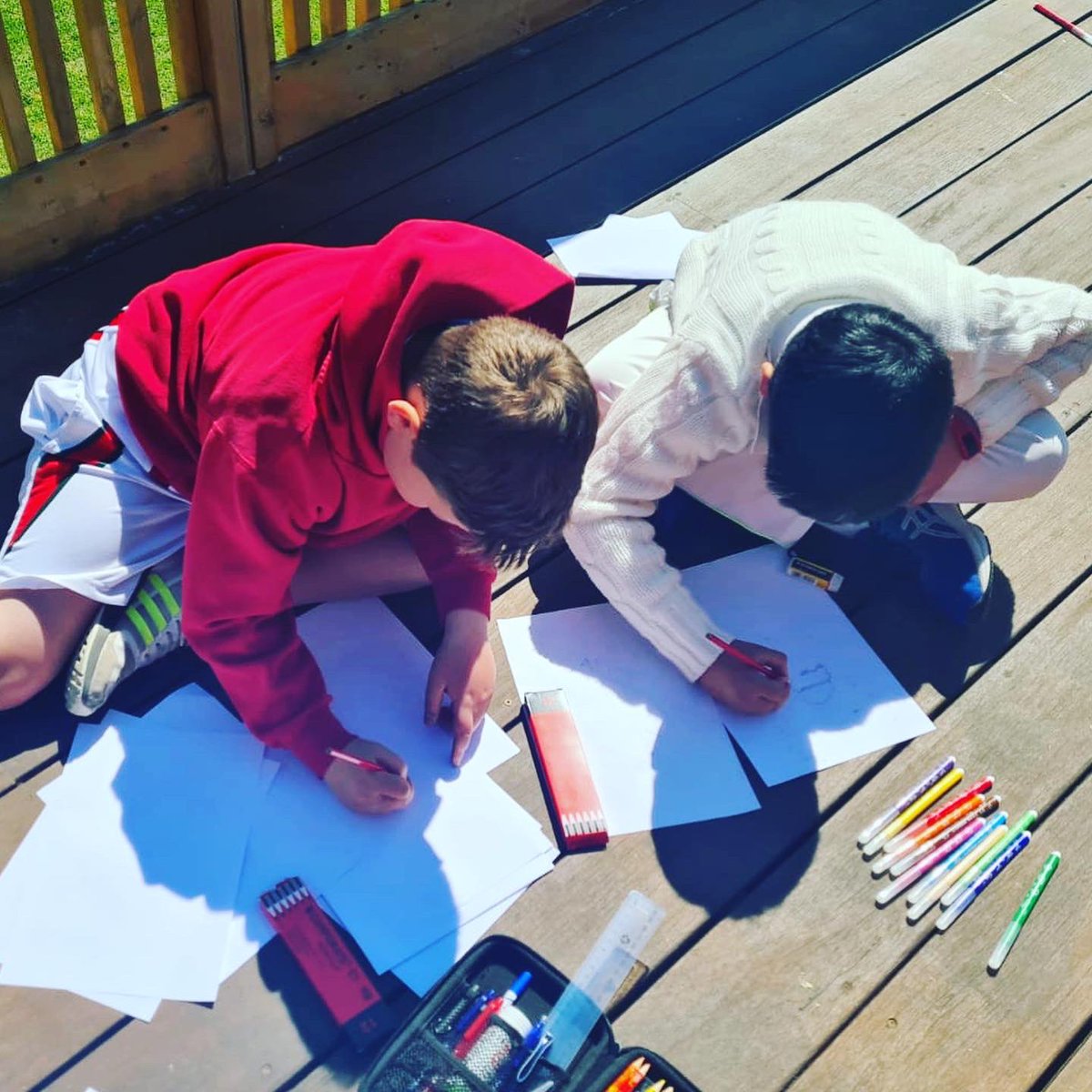 ArnoldHouseSch's tweet photo. Making the most of the sunshine and our outdoor space at Canons Park, boys in Year 4 led a drawing club this morning! #prepschoolactivities #drawingclub #arnoldhouseschool #canonsparkactivitycentre https://t.co/I5IxUsyBdk