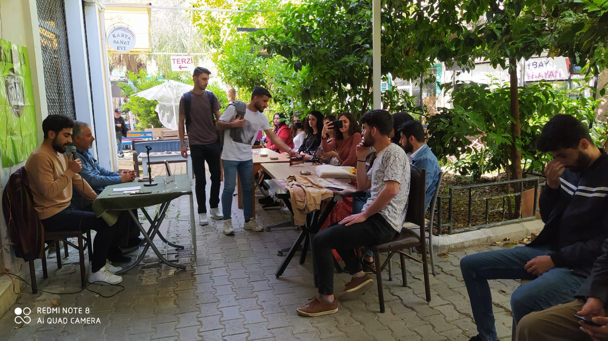 WesanenNa's tweet photo. ji bernameyê @DildarReceb yê li Na Çand û Hunerê lidarket çend dîmen(3)
#weşanênna #nakitap #naçandûhuner #nayayınları #recebdildar #umutteke https://t.co/EJSiwXk1fX https://t.co/vMfN4d5Fvi