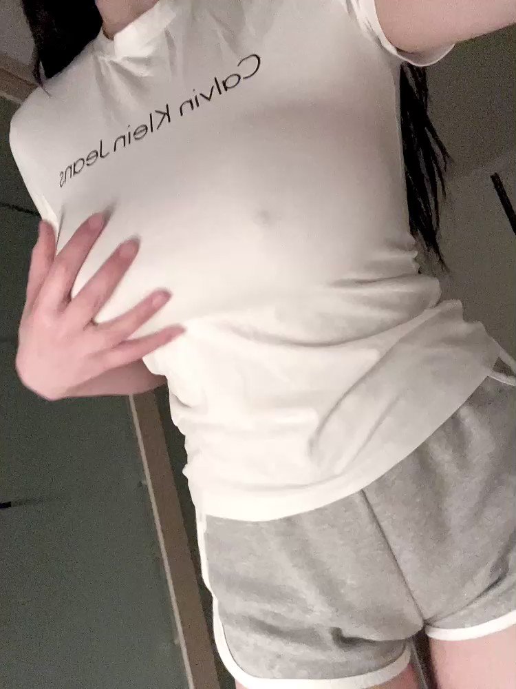 나 몸매 어때  ? 이뻐 ?
저녁에 잼잇게 야톡 할 친구 찾아용~
디엠 많이 보내줘용~ 외롭당..
#섹트 #가슴 #맘놀뎀 #오프 #자영 #섹파 #섹스 #일탈