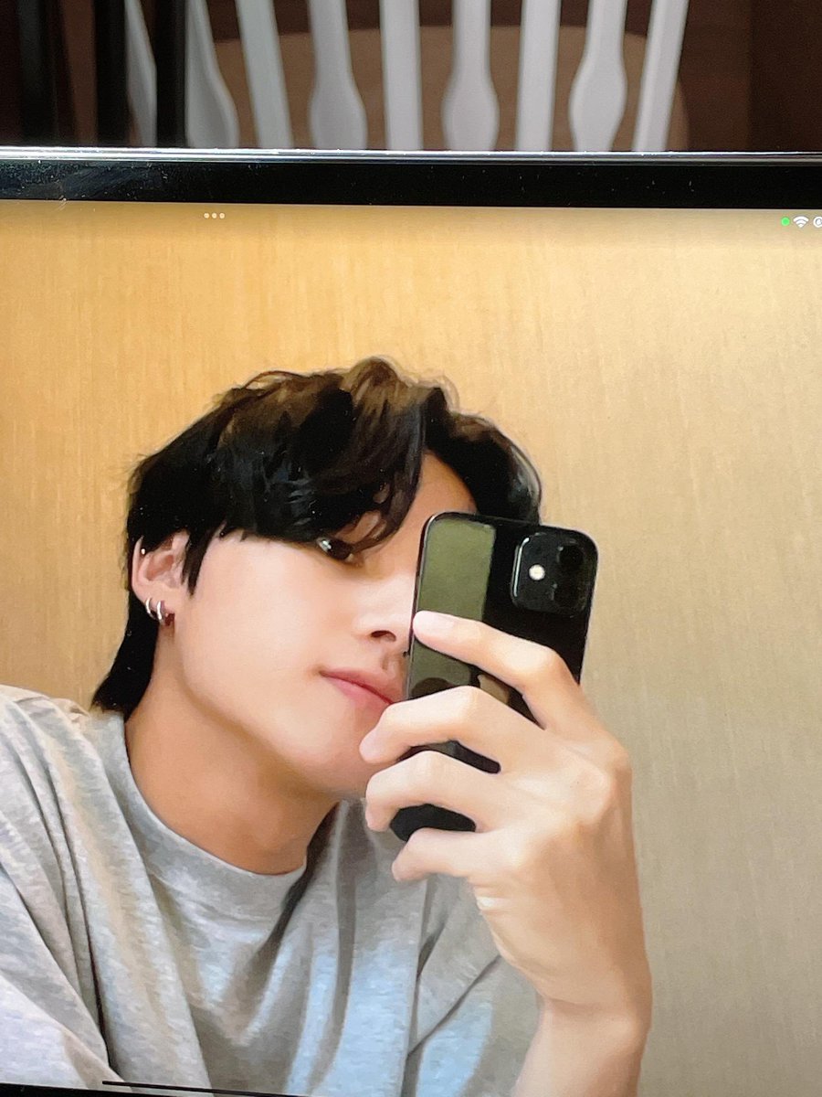 1024zone's tweet photo. [💌] 220426 WY https://t.co/qKpWYPWTcW