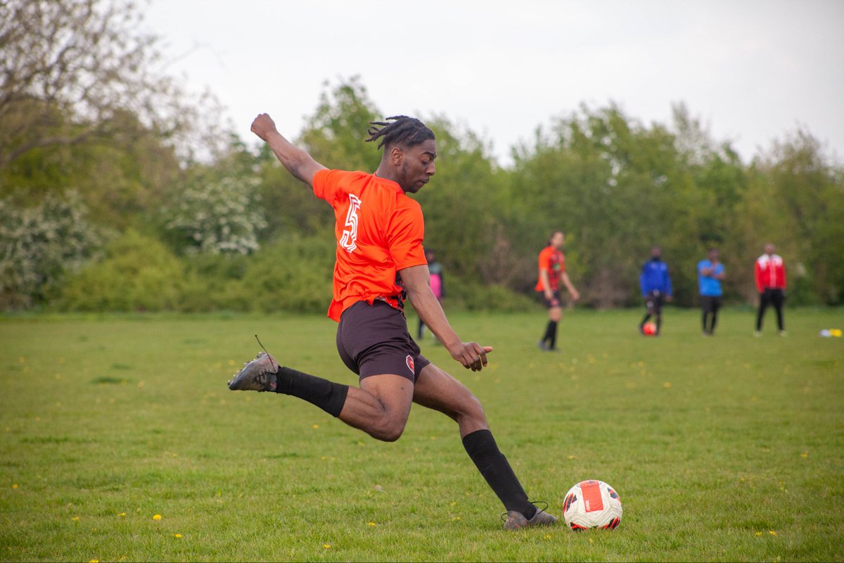 sfn_fc's tweet photo. 2021/22 season complete ✅
📸 @EliseOBrien2000
#SFNFC #kickitout #upthesfn ⚫️🔴 https://t.co/WavctYafzS