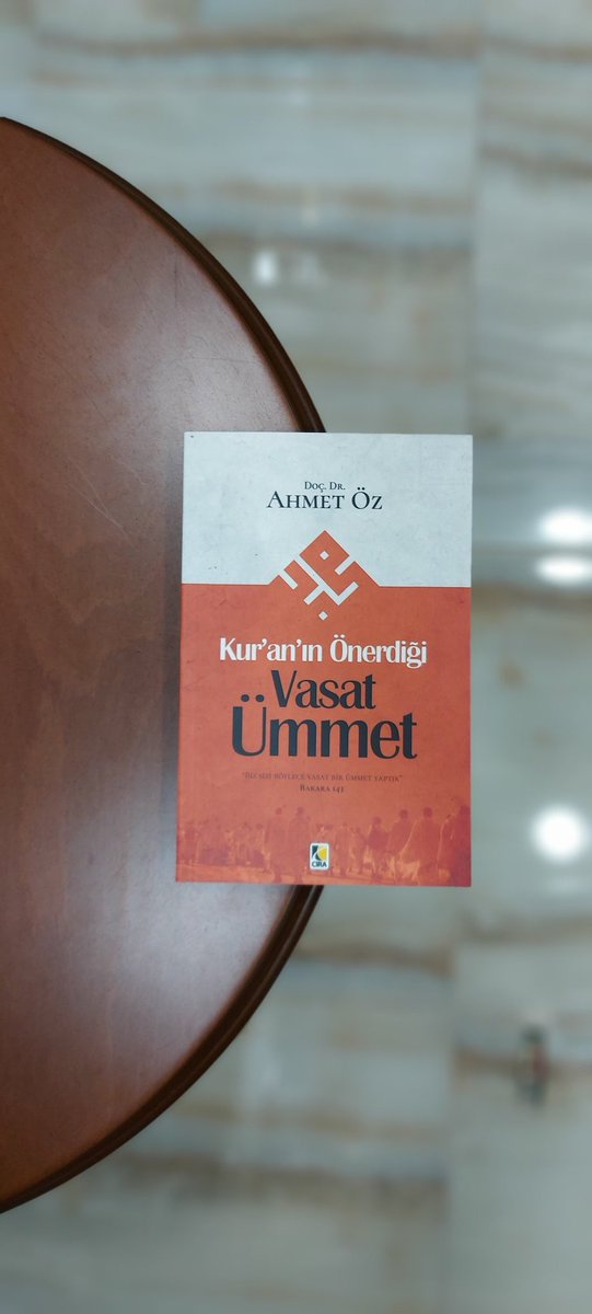Renkkitap's tweet photo. Kur'an'ın önerdiği vasat ümmet
*
Kâinatta var olan her şeyi belli bir ölçü ve denge içerisinde yaratan yüce Allah, insanoğlunun bu dengeyi korumasını ve buradaki düzeni örnek almasını istemektedir. Bu yüzden Allah, bu ümmeti “vasat ümmet” olarak nitelemiştir.
Vasat ümmet, vasat+ https://t.co/Ro9luoWtfg