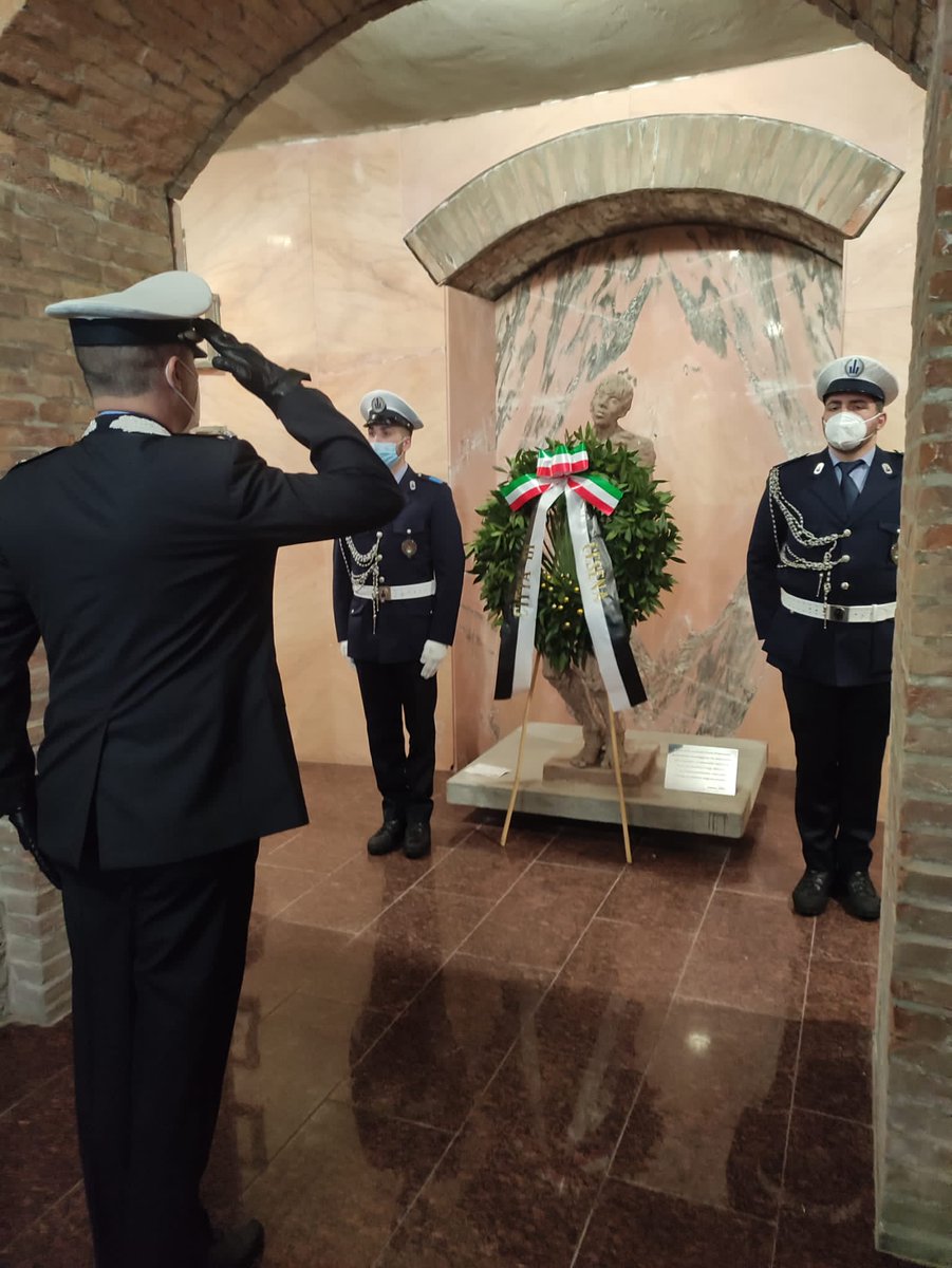 PlcesenaM's tweet photo. #PLCesena #25aprile Onore a chi sacrificò la propria vita per la libertà di tutti.
#Cesena #libertà https://t.co/NLEqV5EHce