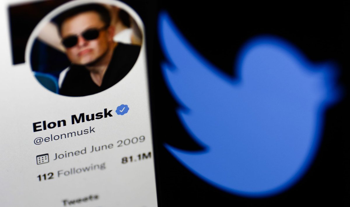 VirajitMulay's tweet photo. @elonmusk acquires the social network "Twitter" for $44 billion with shares valued at $54.20 😳🔥,Will this give license to harassers, trolls and others who abuse the platform to target people? 🥶 https://t.co/4kKQityRUI