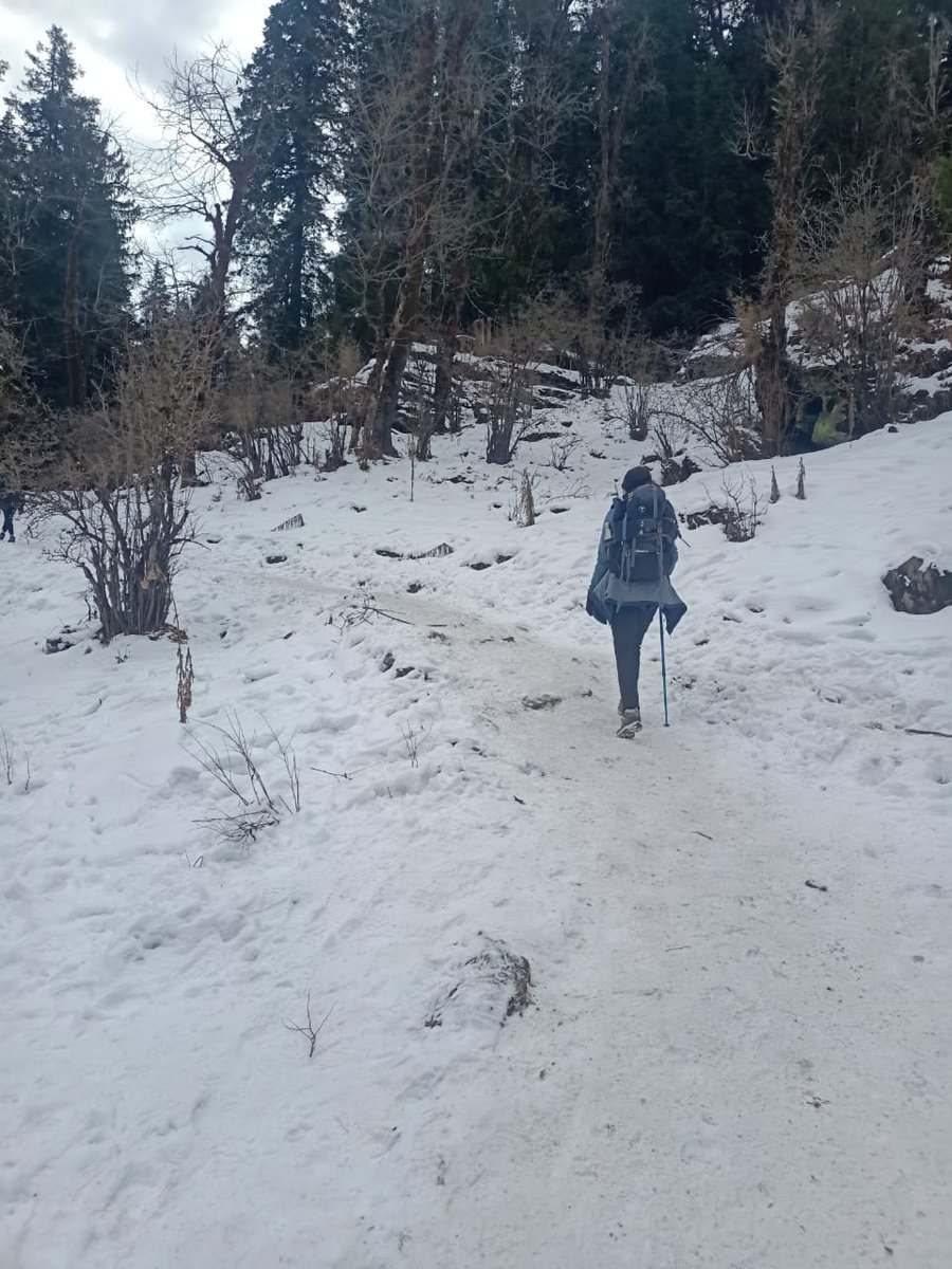 RitikaG2065's tweet photo. On the way to Kedarkantha Summit through Hargaon and Juda ki talab!!
#Kedarkantha #trekking #himalayantrek https://t.co/jSheTeCHXV