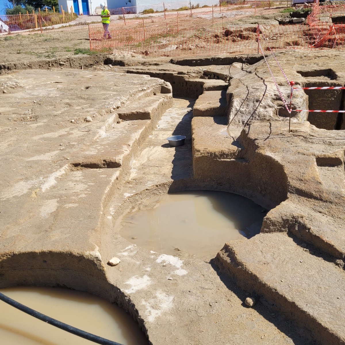 PsoeOsuna's tweet photo. Cambiando la historia en Osuna, Osuna fenicia  #arqueología #osuna https://t.co/v19dvF3SQz