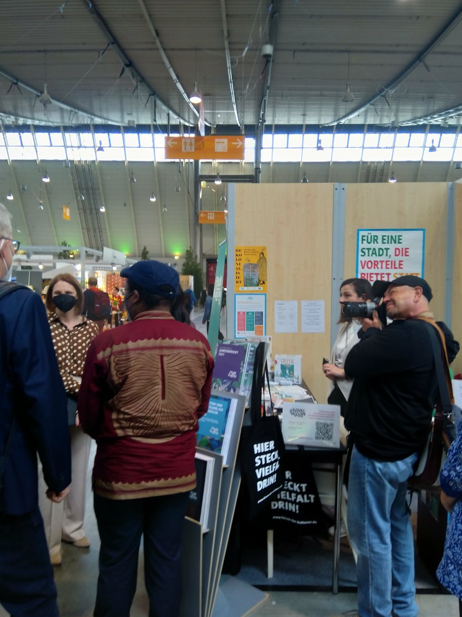 Messe #FairHandeln in #Stuttgart! Das Forum der Kulturen e. V. hat uns eingeladen, das #Identitätenlotto vorzustellen und mit den Besucher:innen über Vielfalt* sowie die ökofaire Produktion von Spielen ins Gespräch zu kommen. #gender #diversity #boardgames #games #Nachhaltigkeit