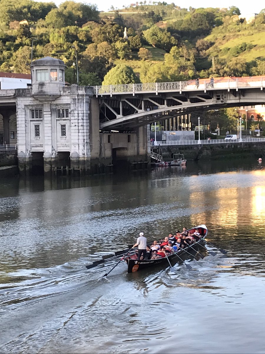 inigoladronm's tweet photo. “Los remeros del Volga”… #trainera #laría #laríadebilbao #laríadelnervión #nervión #ría #deusto #campadelosingleses #abandoibarra #puentededeusto #bilbao #bilbo #elbotxo #botxo #botxito #vizcaya #bizkaia #paísvasco #euskadi #basquecountry #paysbssque https://t.co/0svkUmDxxM