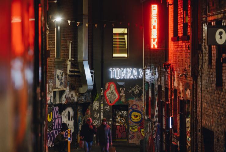 MaximusCampers's tweet photo. MELBOURNE'S BEST LANEWAY SECRETS!
You might expect a #lanewayrestaurant to be a #cosy
#intimateaffair, but that's not the way #Tonkarestaurant operates. Tonka is an airy room with a #sleekfitout & #sophisticatedmenu that draws on #chef Adam D'Sylvaβs #Indianheritage. https://t.co/mWLapHFVcg