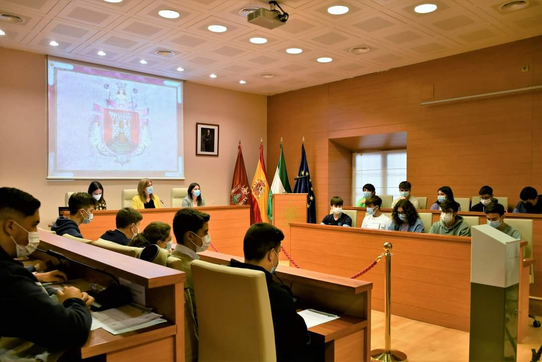 PsoeOsuna's tweet photo. Pleno juvenil, presidido por nuestra alcaldesa y Secretaria general @randujar65. #MedioAmbiente #educacion La mejor apuesta, siempre son ell@s. Estamos convencid@s. #Juventud https://t.co/3b1WJiKRBi