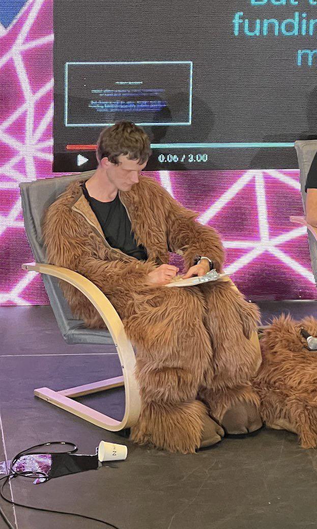 YeltransClub's tweet image. my entire net worth is in this man's hands

Any insurance to protect me incase this man goes mad?
#nft #nftinsurance #vitalikButerin