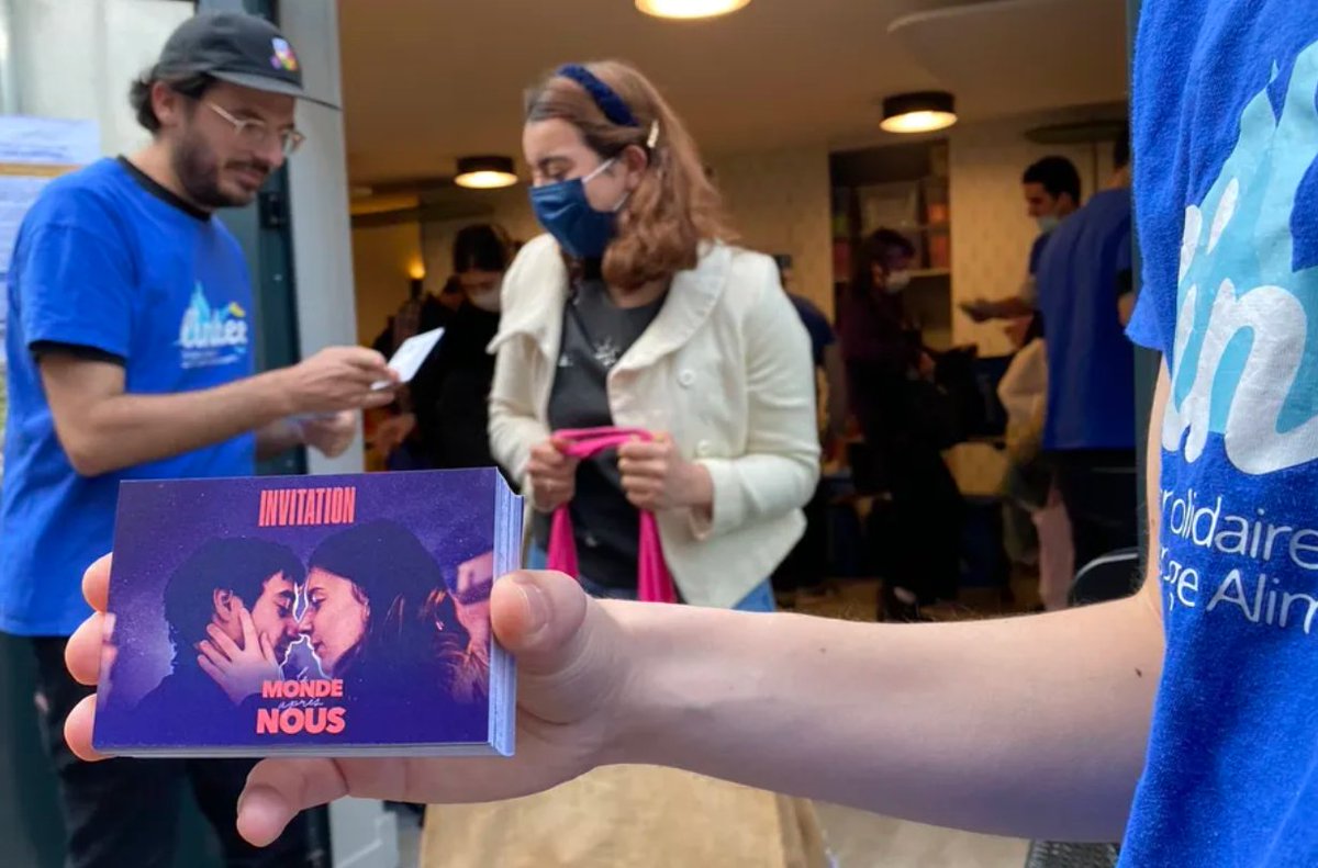 LinkeeOfficiel's tweet photo. 🎟️ Grâce à la confiance de @TandemTM et  @mk2 nous distribuons 6000 places de cinéma aux étudiant.e.s !
@franceinfo s'est intéressé à notre opération et nous a rendu visite à une de nos distributions dans le 20ème.

📰 L'article est par ici 👉 : https://t.co/xl06WOFrvQ
@dh_morel https://t.co/VVEWxKZCzN