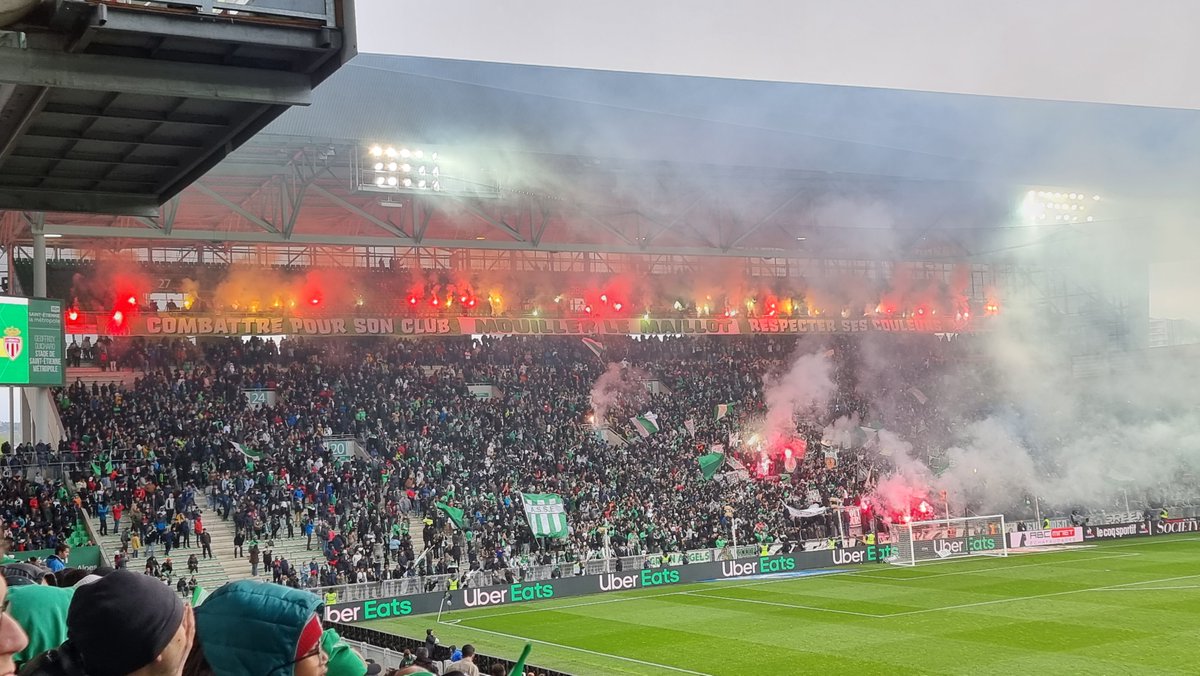 NicoGrdhopper's tweet image. Pour faire simple, ça a craqué pendant l'intégralité des 90 minutes + les 35 minutes d'arrêt de jeu. Je n'avais jamais vu ça ailleurs.