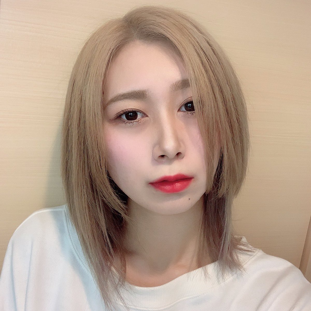ering__91's tweet photo. 1ヶ月前に金髪にしました💛 https://t.co/50XvlVaRFz