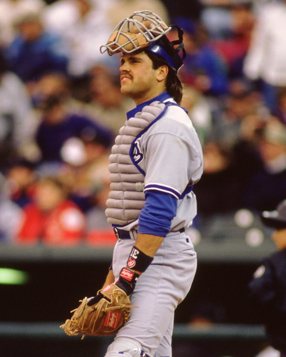 ESPNInsights's tweet photo. Dodgers catchers Will Smith and Mike Piazza each needed exactly 233 games to hit 50 career HR.

By games played, they're the two fastest catchers to reach 50 HR in National League history (h/t @EliasSports), minimum of 50% of games played at catcher. https://t.co/QjQNdypmPO