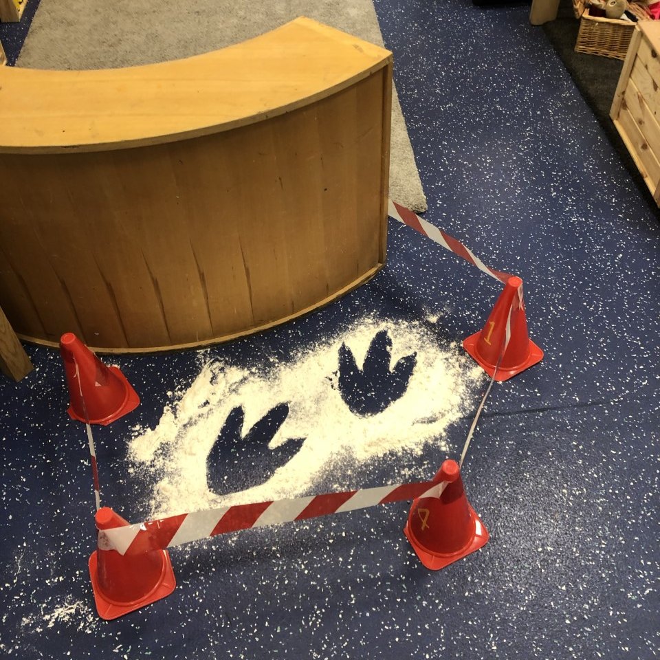 shipley_ce's tweet photo. Reception have had a mystery visitor over the holidays. Can you guess who's been to visit? @WeAreBDAT #EYFS #provision #learninghook #oracy #collaborative #questioning #enquiry #investigate https://t.co/3GVzMBESDE