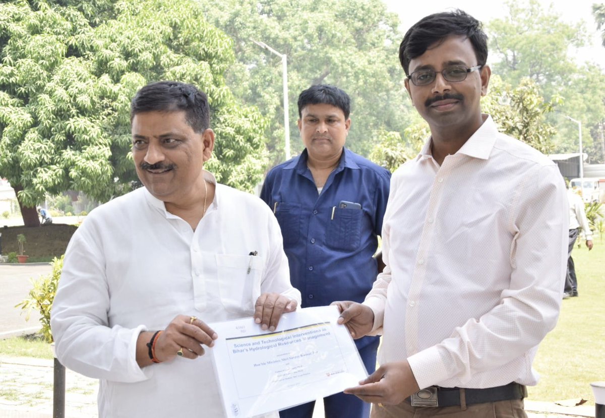 SanjayJhaBihar's tweet image. आज पटना में अपने आवास पर यूनिवर्सिटी ऑफ वाटरलू, कनाडा से जुड़े जल वैज्ञानिक (hydrologist) डॉ पंकज गुप्ता, जो जल्द ही IIT दिल्ली से जुड़ने वाले हैं, से मुलाकात में बिहार के जलजमाव वाले क्षेत्रों के विकास और उसमें नई तकनीक के उपयोग की संभावनाओं पर चर्चा हुई।

@WRD_Bihar @IPRD_Bihar