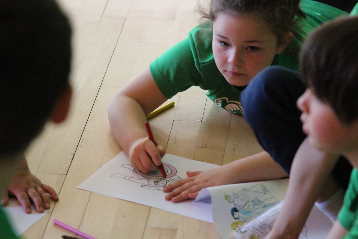 Hoy 26 de abril celebramos la 2ª Edición del “Día del Niño y de la Niña”.
 
Con <a href="/F_CrecerJugando/">Fundación Crecer Jugando</a> y <a href="/AEFJ_juguetes/">AEFJ_Juguetes</a> destacando el comportamiento ejemplar y la capacidad de adaptación de niños y niñas ante situaciones excepcionales. #26deAbrilDíadelNiño  diadelniño.es