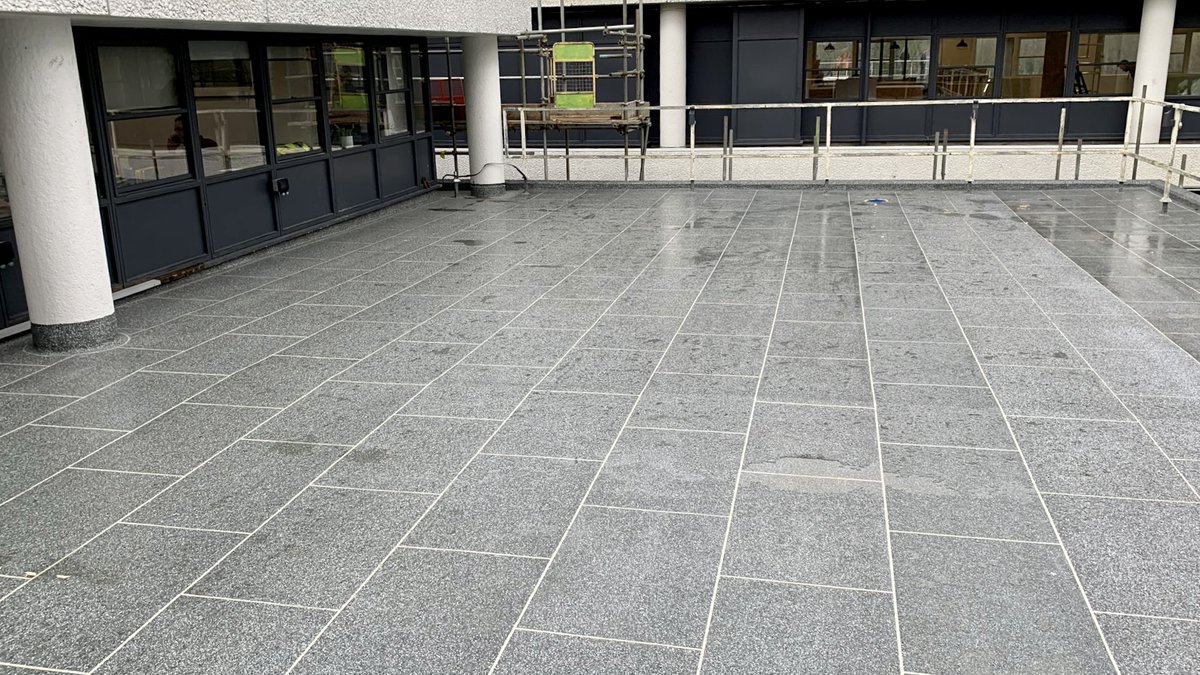 This failing asphalt #terrace in an exclusive area of Exeter has been stripped back to the substrate, a new #Wecryl tapered #warmroof applied - and the subsequent WestWood #tileeffect has given it a spectacular finish!✨💚
#balcony #waterproofing #specification #WestWood
