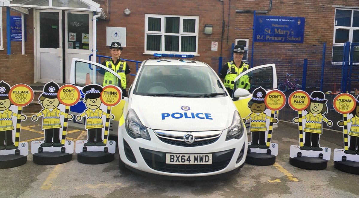 School_RdSafety's tweet photo. Today’s #School #RoadSafety tip for the #SchoolRun
If you MUST drive to #School please #Park safely well away from the #SchoolGates to help protect the #Children when they’re #CrossingTheRoad
#Parking outside #School blocks the view for oncoming traffic and puts lives at risk https://t.co/TR7io4ATPJ