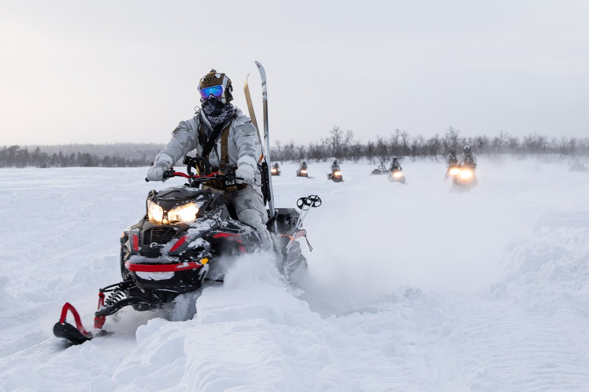 After getting trained by the Swedish Armed Forces Subarctic Warfare Center to maneuver skis, snowmobiles, and on foot in the high north, #tenthSFG was ready for #IIMEF’s #ColdResponse22 in #Norway and they rocked it!

(U.S. Army 📸 by Cpt. Margaret Collins)

@usembassyoslo