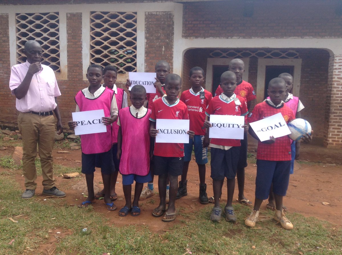 Pour être utile au sein de la société l’#enfant a besoin de mieux se connaitre, mieux connaitre les autres, ses droits et ses devoirs, avoir des notions importantes sur la gestion financière… afin de mieux résoudre ses problèmes @AflatounInternational @IDAYINTERNATIONAL AISBL