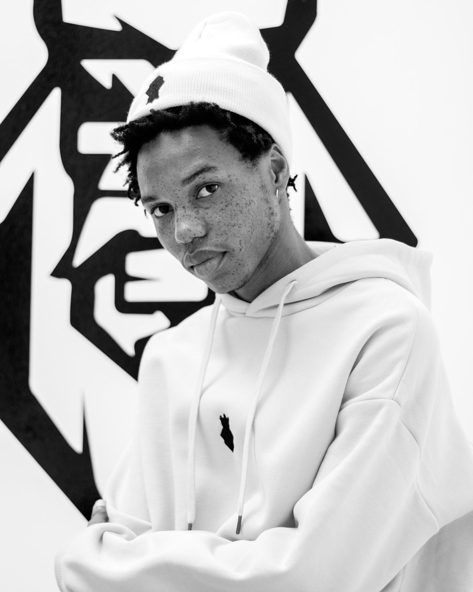 This is not about winter! The DEEZUS Medal’s legacy is much more than bringing basic clothes for everyday life, making our consumer more comfortable has always been our priority. Discover pieces to make you more cozy on our website deezusclo.com