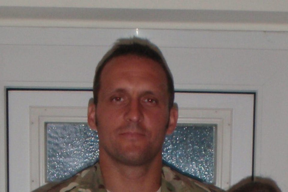 Remembering WO2 Spencer Faulkner, Army Air Corps, killed in a Lynx helicopter crash in Southern Afghanistan on 26th April 2014 aged 38. Spencer was married to Cally and the couple had 2 children. Five service personnel died in this crash. #Afghanistan https://t.co/8fCSrr75LV