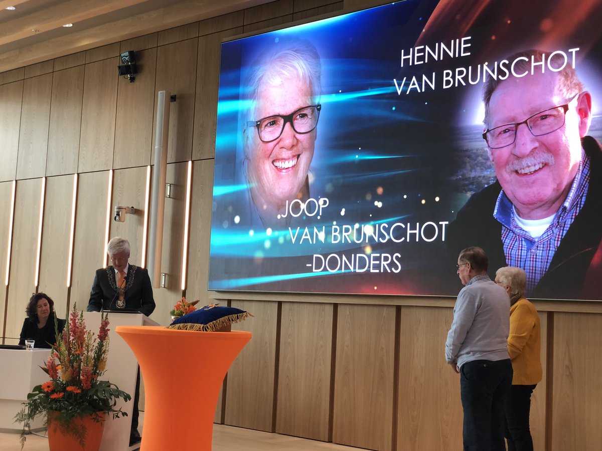 MariekenHorvers's tweet photo. Lintjesregen 2022! Met wederom een recordaantal inwoners die waardering voor hun inzet voor Tilburg krijgen. Een eervol en feestelijk moment @StadhuisTilburg. #Tilburg https://t.co/j1D8FUgJAG