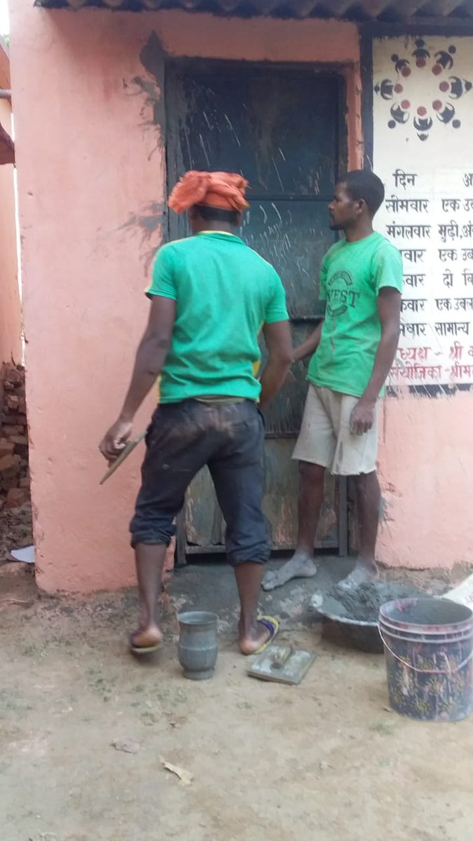 स्वच्छ विद्यालय: स्वस्थ बच्चे अभियान के अंतर्गत सराईकेका एवं पश्चिमी सिहभूम जिलों के सरकारी विद्यालयों मे चापाकल, दरवाजा, खिड़की आदि की मरम्मती का कार्य चल रहा है विद्यालयों मे बेहतर सुविधा हेती तत्पर शिक्षा विभाग।
<a href="/JharkhandCMO/">Office of Chief Minister, Jharkhand</a> @Jagarnathji_mla <a href="/EduMinOfIndia/">Ministry of Education</a> <a href="/UNICEFIndia/">UNICEF India</a>