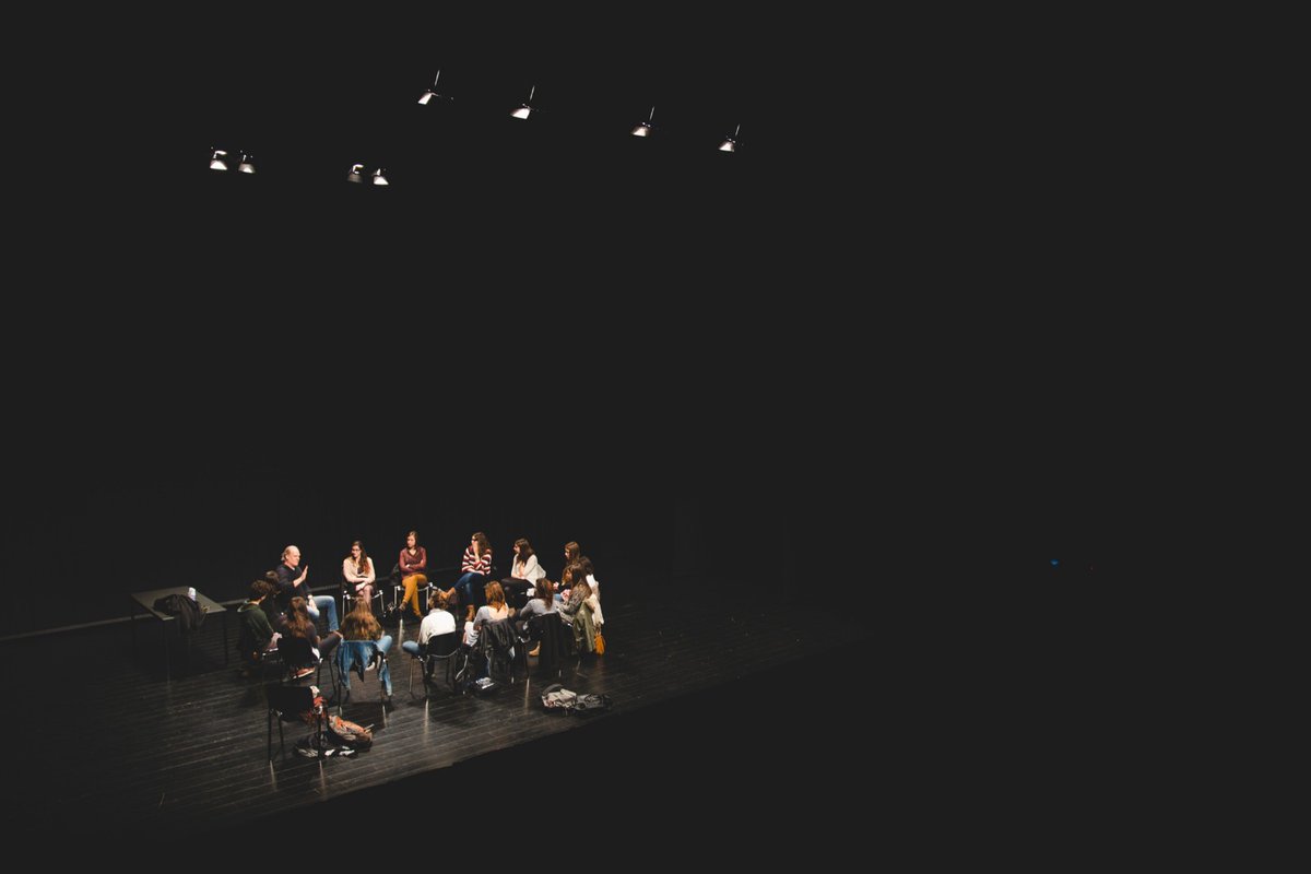 EUERAM's tweet photo. 🎭Avui a la @SalaLaPlaneta presentem 9 espectacles encapçalats per joves emergents, coproduïts per l'ERAM- UdG, Sala La Planeta, El Canal i l'@AteneuCelra @ViladeSalt @girona_cat @univgirona

⬇️⬇️
https://t.co/BWpiZWIGoq https://t.co/y7YUsKrRZL
