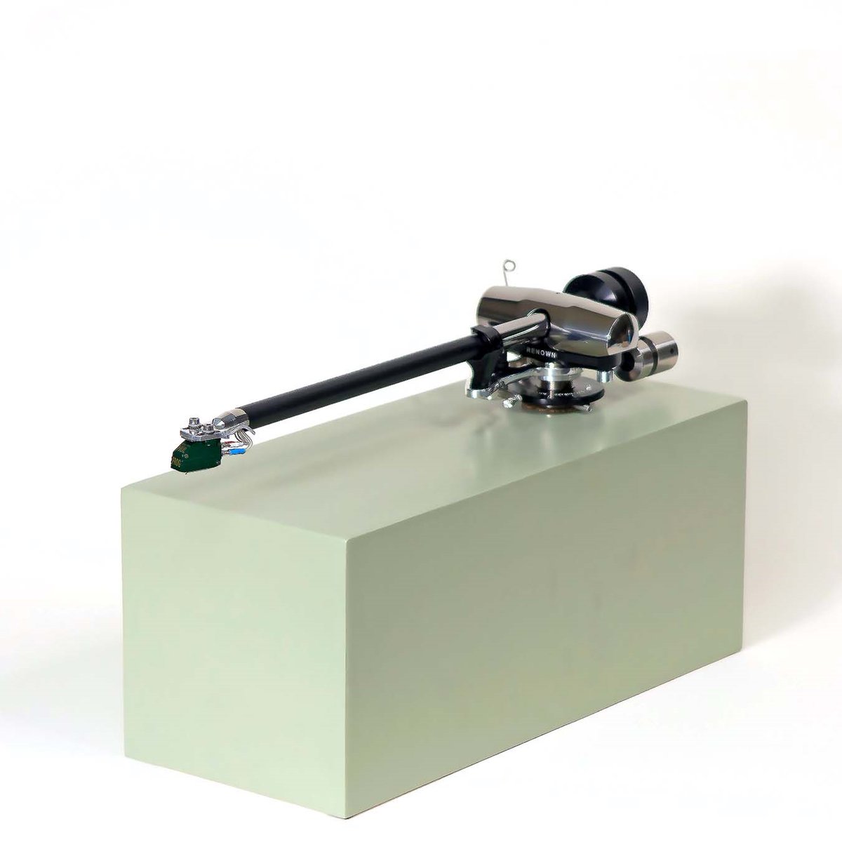AudioShowUK's tweet photo. #OriginLive brings a brand new sound to the UK Audio Show. This will be the first time the Renown tonearm will be heard at a show, which is incredibly exciting for show visitors and organisers alike. It will be showcased alongside the Voyager turntable:  https://t.co/C3kABtBqbq. https://t.co/kX8nYkqyJJ