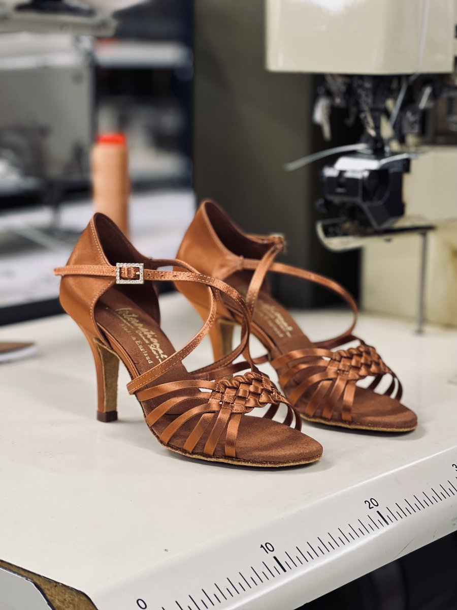 Elena has been incredibly popular on the sleek and stylish 3” Elite heel. Straps are silky smooth inside and outside, and super flexible insoles are layered with specially developed gel cushioning for the most comfortable feeling on the floor.

internationaldanceshoes.com/elena-tan-sati…