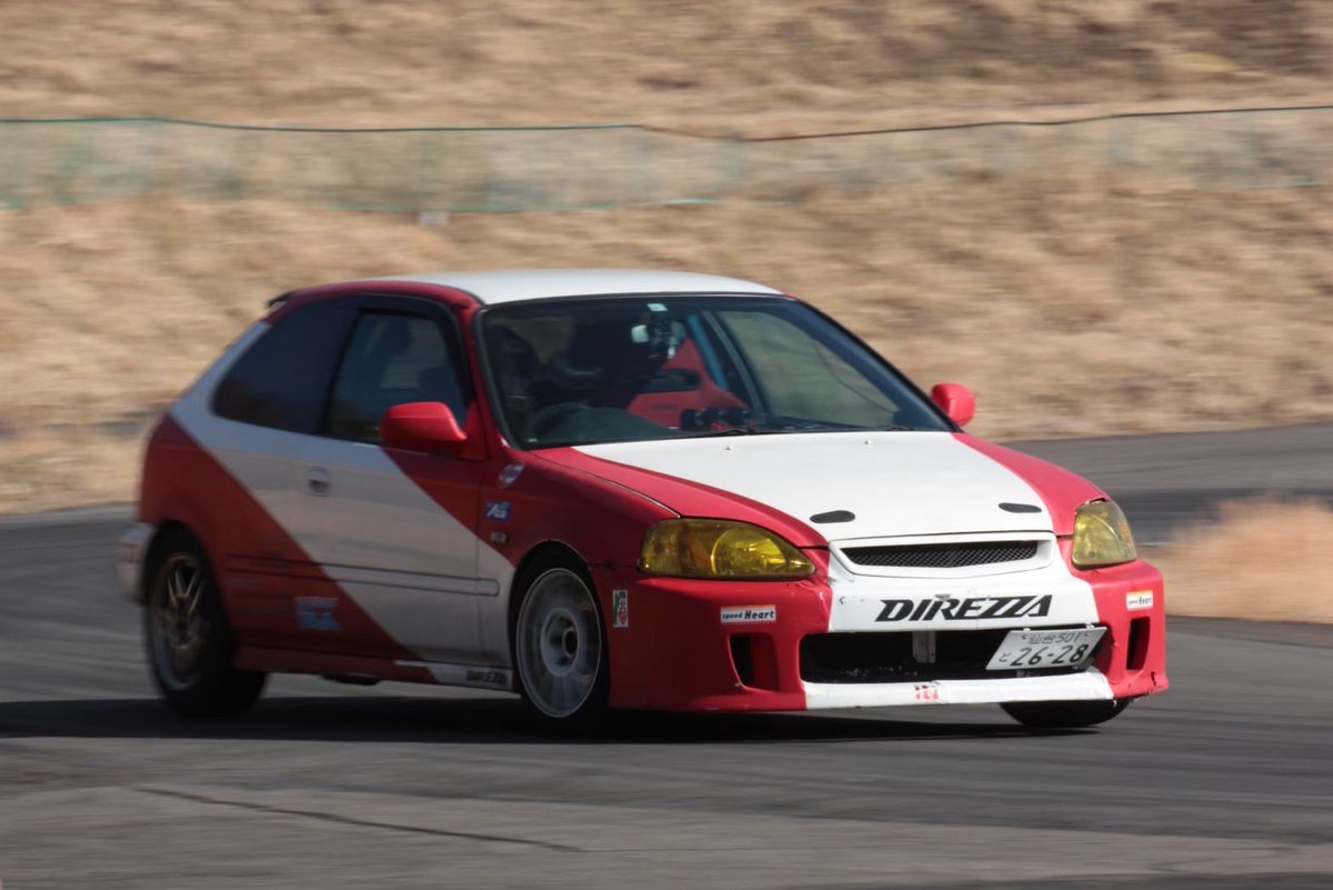 東北大学学友会自動車部 V Twitter 新4回生 平野 環状族カラーのド派手なek9に乗ってジムカーナをしていたが 度重なるトラブルに耐えかねて売却を決意 繋ぎで激安アルトに乗り換えたのだがナメられないようにバンパーカット Amp ステッカーチューンで部員全員の度肝を