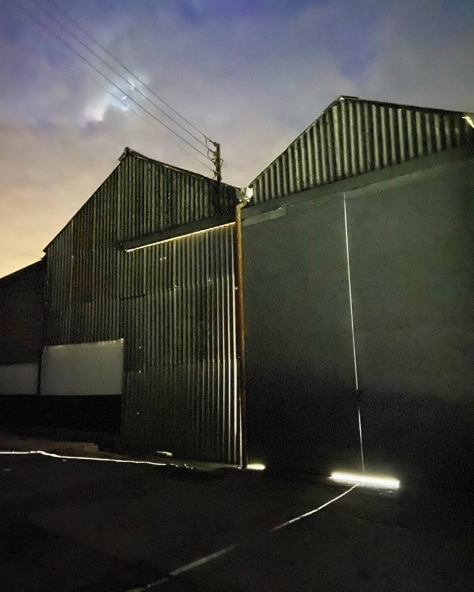 jonmarmstrong's tweet photo. #light leaking from the #barns.
-
#moonbehindclouds #cloudymoon #lightinspired #lightleak #observinglight #documentinglight #moodygrams #lightandshadow https://t.co/pdPHbClGti