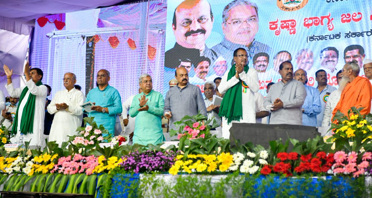 CMofKarnataka's tweet photo. ಮುಖ್ಯಮಂತ್ರಿ @BSBommai ಅವರು ಇಂದು ವಿಜಯಪುರ ಜಿಲ್ಲೆಯ ದೇವರಹಿಪ್ಪರಗಿ ವಿಧಾನಸಭಾ ಕ್ಷೇತ್ರದ ವ್ಯಾಪ್ತಿಯಲ್ಲಿ ಬೂದಿಹಾಳ ಪೀರಾಪುರ ಏತ ನೀರಾವರಿ ಯೋಜನೆ ಹಾಗೂ ಪೈಪ್ ವಿತರಣಾ ಕಾಮಗಾರಿಗೆ ಚಾಲನೆ ನೀಡಿದರು.
1/2 https://t.co/HYxznqy0nk