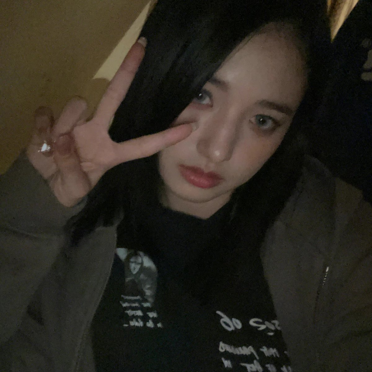 220426 천신웨이 웨이보 

哈士葳眼妆
#我的春日OOTD# ​​​

#陈昕葳 #천신웨이 #ChenXinwei #シンウェイ