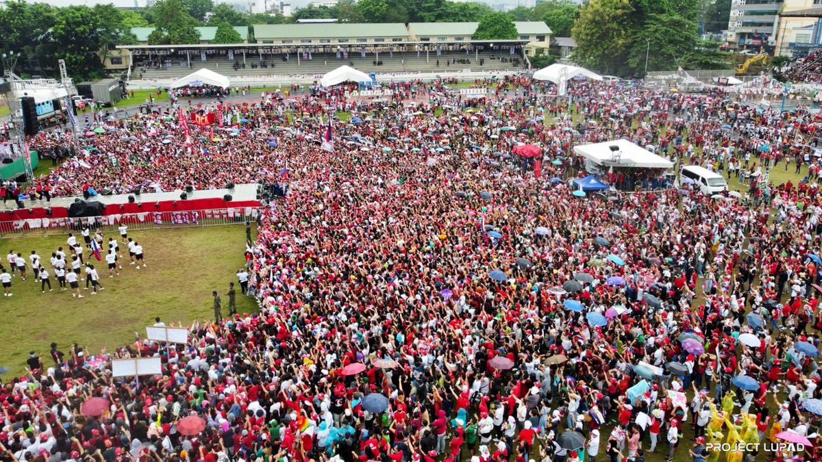 rightheousness's tweet photo. CDO vs CDO
BBM vs INAY
Crowd in Broad Daylight!💪🏼

BBM FOR PRESIDENT 
#CDOForBBMSARA https://t.co/fClsNkjsdY