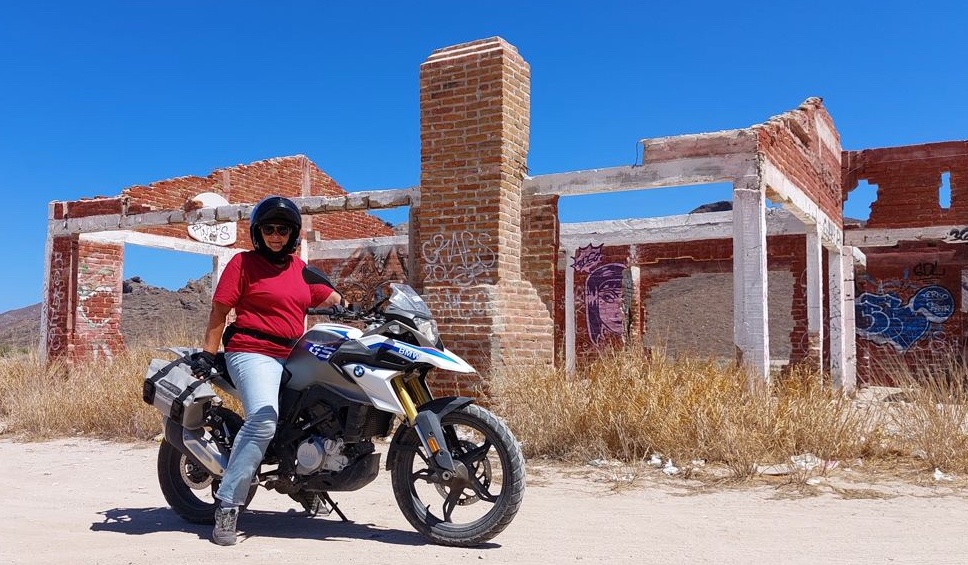 CoconutFloating's tweet photo. We took a D-tour and found a place......I am still amazed by the intense blue skies here in Baja California Sur.
#MotoTravel
#exploringMexico https://t.co/hIZvC7NlPH